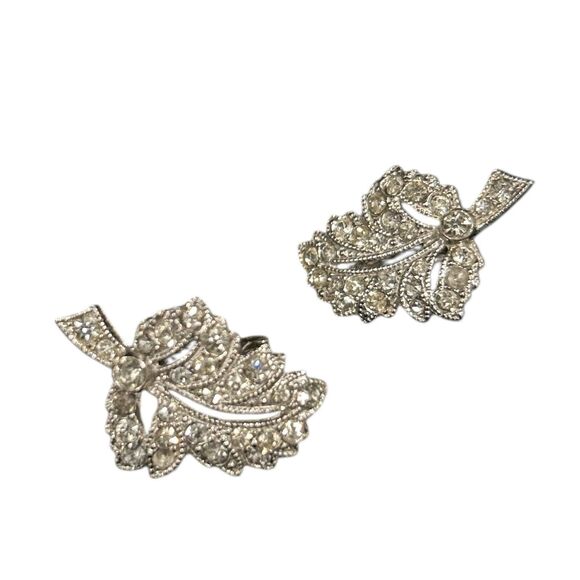 40s Ora Sweet Rhinestone Tiny Leaf Rhodium Plated Clip-On Earrings - Picture 1 of 5